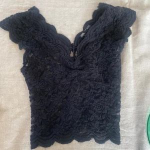 Zara topp - Jätte snygg spets topp från Zara i storlek S❣️ första bilden är lånad