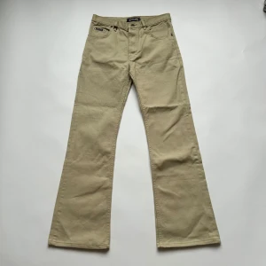 Vintage jeans - Vintage jeans i super kvalité! Tjockt jeans material. 100% bomull. Känns helt nya! Midja 37 cm tvärs över, 75 cm innerbenslängd.