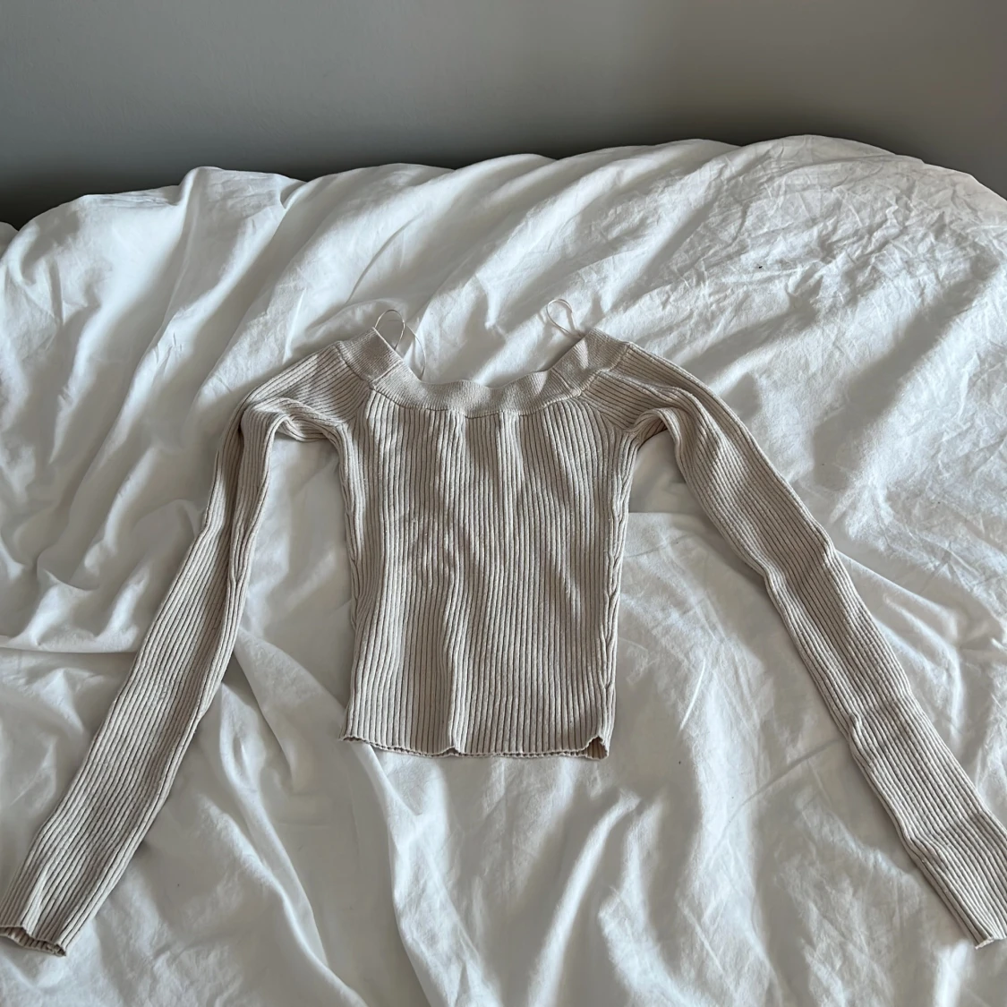 Beige ribbad långärmad topp från BikBok - 1