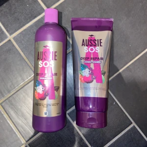 Aussie SOS Deep Repair schampo och balsam - Säljer schampoo + balsam från aussie då jag gjort skåpsrensning och dessa endast testats en gång. 💙  490ml i scampoo & 340ml i balsam💖💙