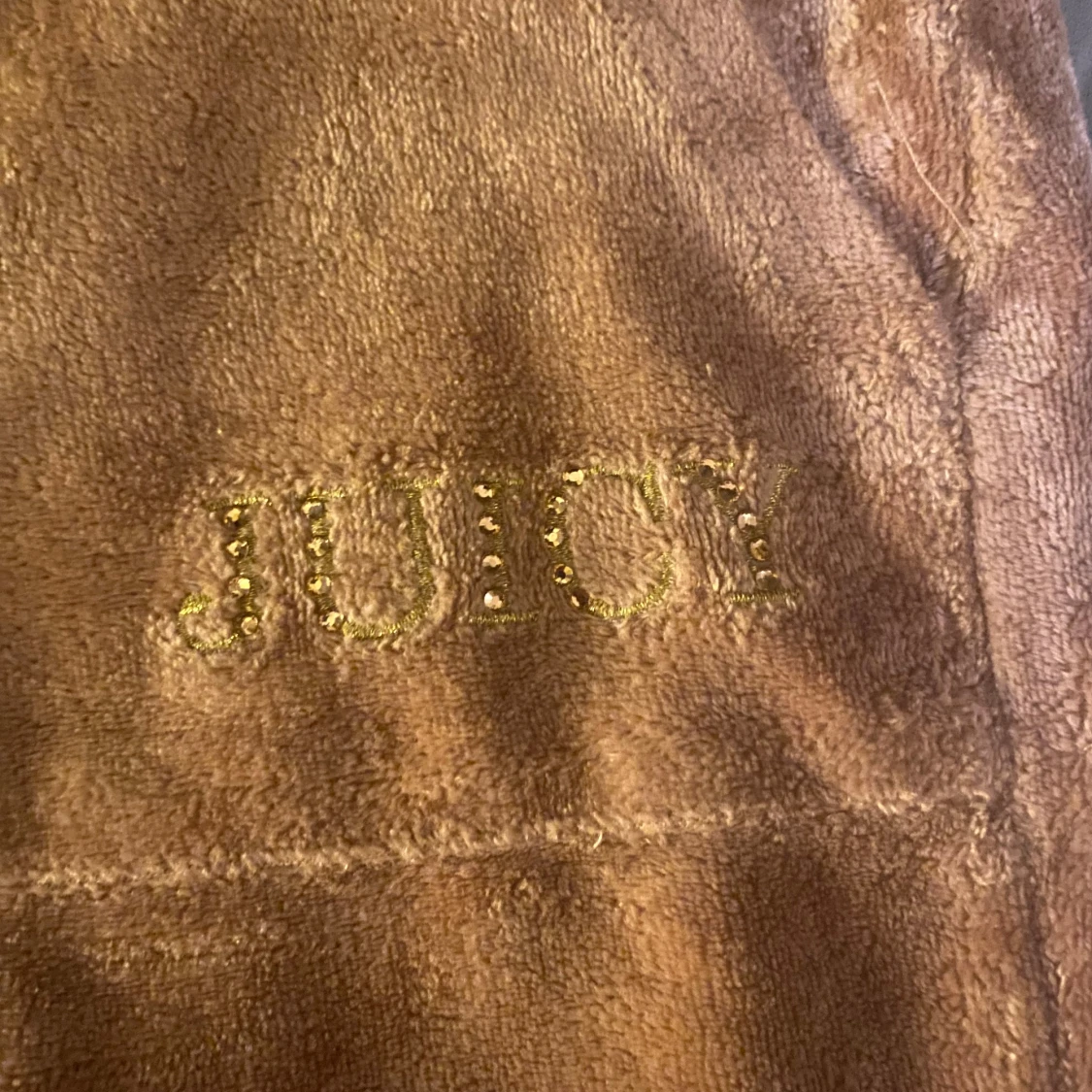 Beige velourbyxor från Juicy Couture - 2