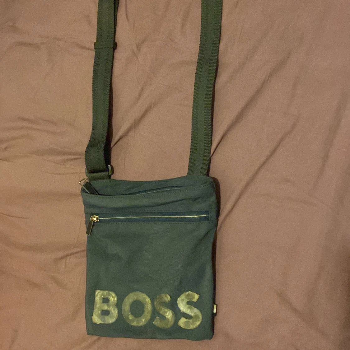 Mörkgul axelväska från BOSS