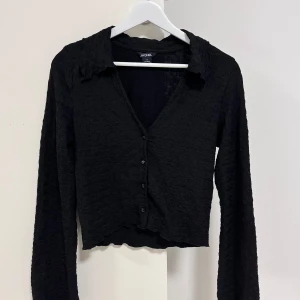 Svart kofta från Monki - Nästan aldrig använd💕
