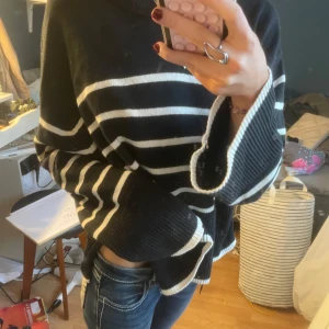 randig stickad tröja - Fin stickad tröja från ginatricot🫶