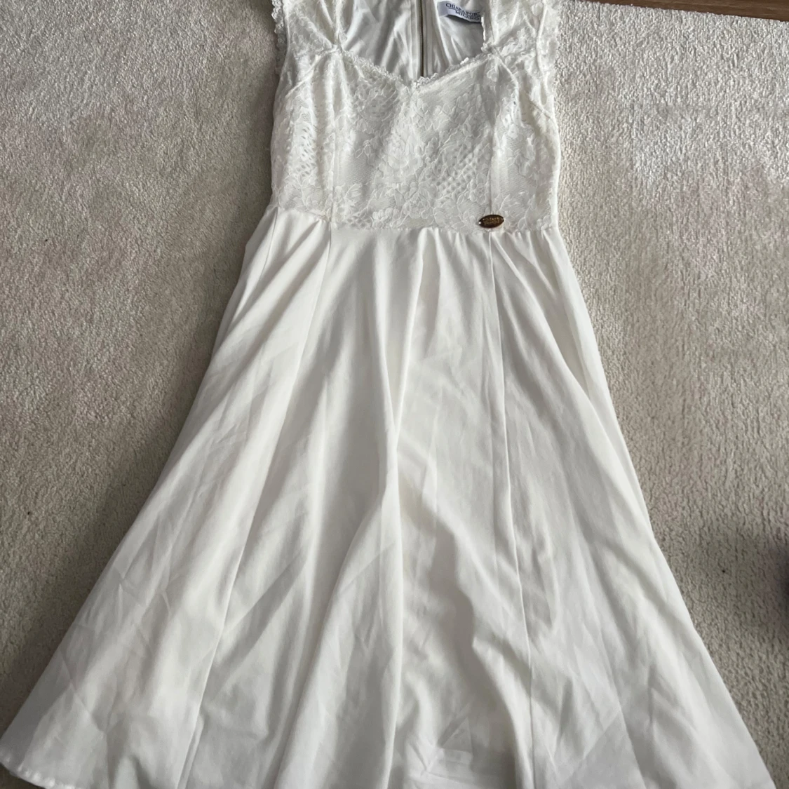 Vit studentklänning