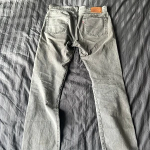 Ljusgrå 501 W34 L36 - Säljer dessa då de endast ligger i garderoben, använda 5~ gånger.