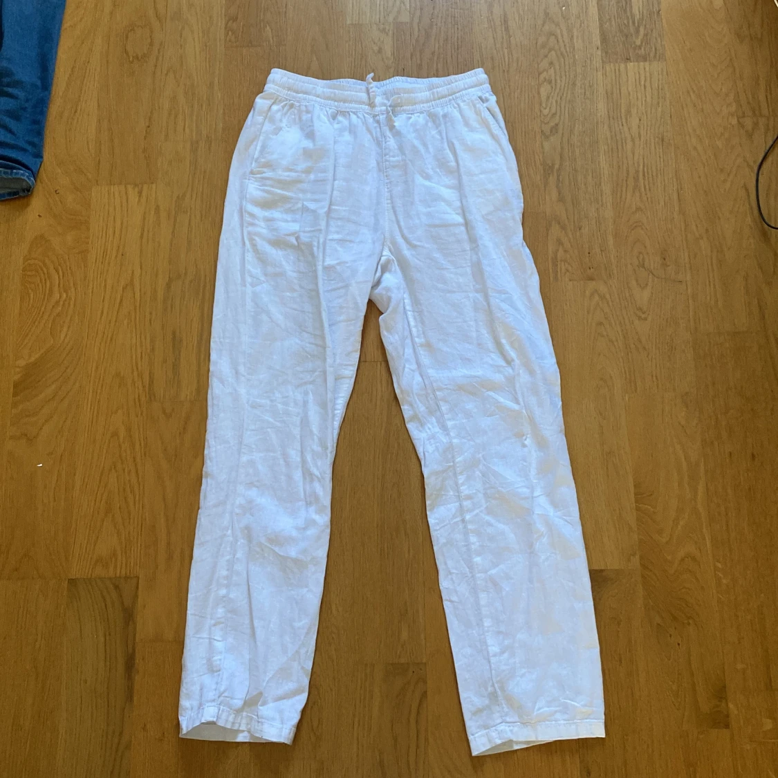 Vita linnebyxor från Cubus