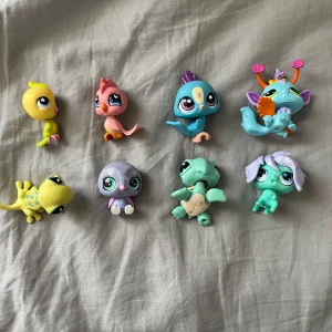 LPS littlest pet shop - säljer 8st LPS, 50 kr styck om du bara vill köpa en, 250 kr för alla! Vissa av dem har några små små skador men inget stort!