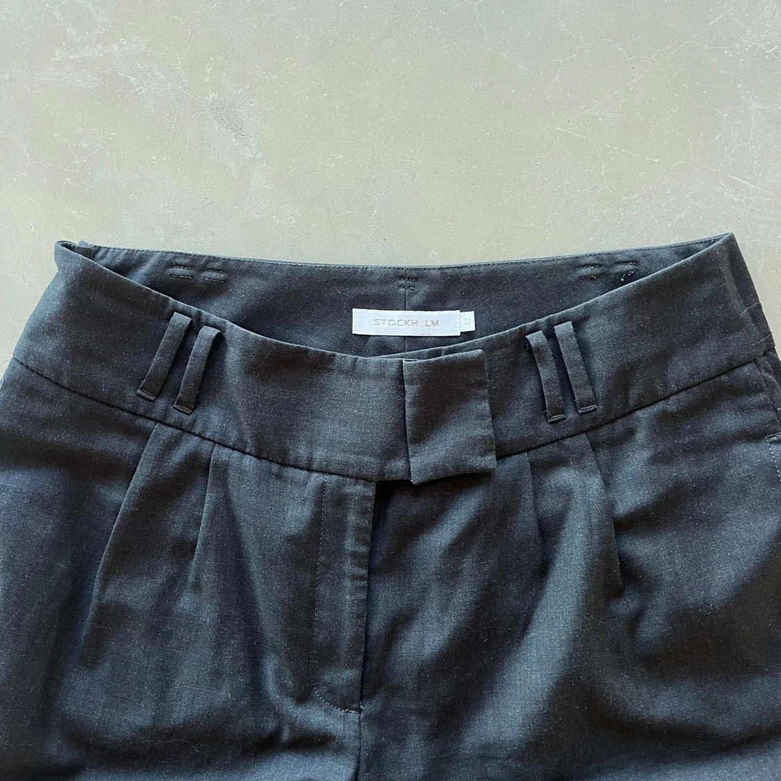 Utsvängda kostymbyxor  - 92