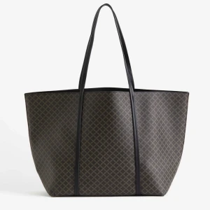 SÖKER!!! - SÖKER denna handväskan från h&m!! Kontakta mig om ni säljer 