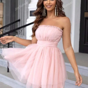 Super snygg klänning  - Aldrig använd, säljer då den är för liten 