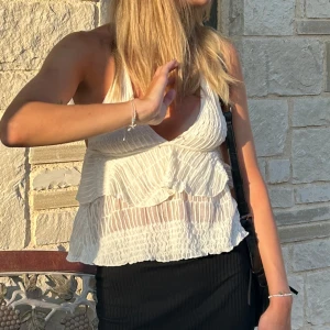 Söt topp - Jättefin topp från pullandbear! Knappt använd så den är i fint skick! Passar s/m🩷