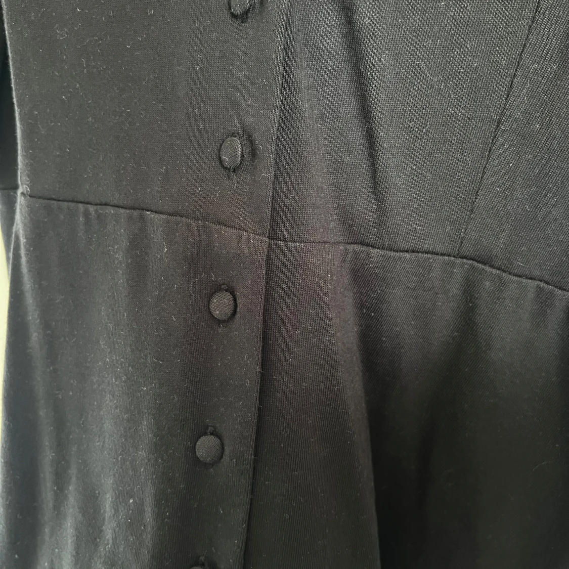 Svart klänning med puffärmar från H&M - 2