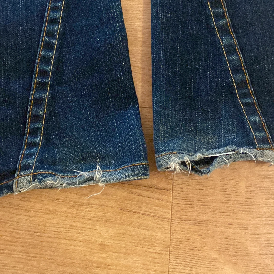 Blå bootcut jeans från True Religion - 4