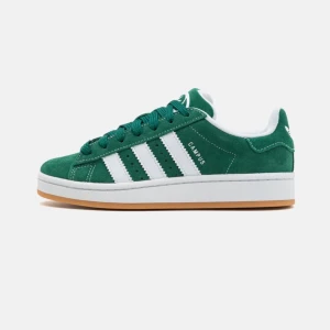Adidas Campus gröna  - Säljer mina gröna adidas campus jag köpte förra året. Egna bilder går att lösa. Bara vita snören ingår har tappat bort dom gröna🥰 storlek 38 men tycker dom är lite stora 
