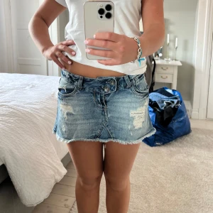 Jeanskjol mini med slitningar - Så snygg, jag har vanligtvis 28 i jeans och är 163