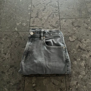 Scott and soda jeans - Säljer nu dessa Scott and soda jeans| Skick 8/10 lite använda| Skriv vid funderingar|