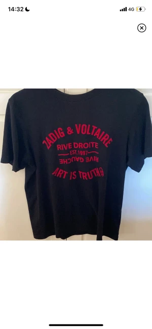 Zadig et Voltaire t shirt  - Cool Zadig et Voltaire t shirt i superfint skick