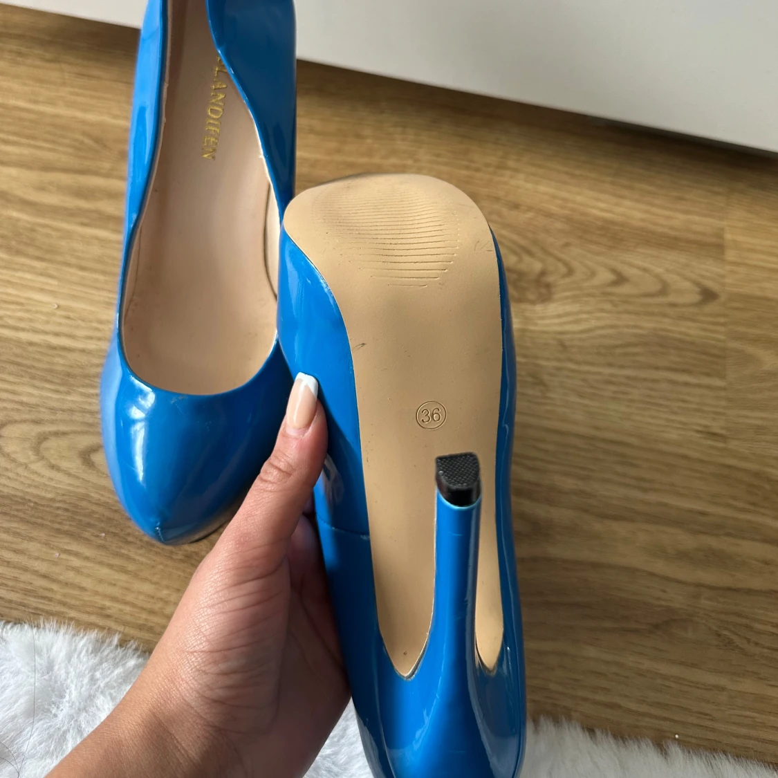 Blåa pumps med hög klack - 1