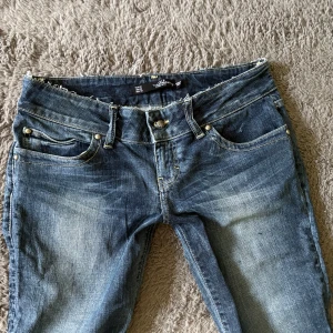 Jeans - Supersnygga jättelågmidjade jeans, skriv om du har några frågor. Storleken känns som runt 38 och 40