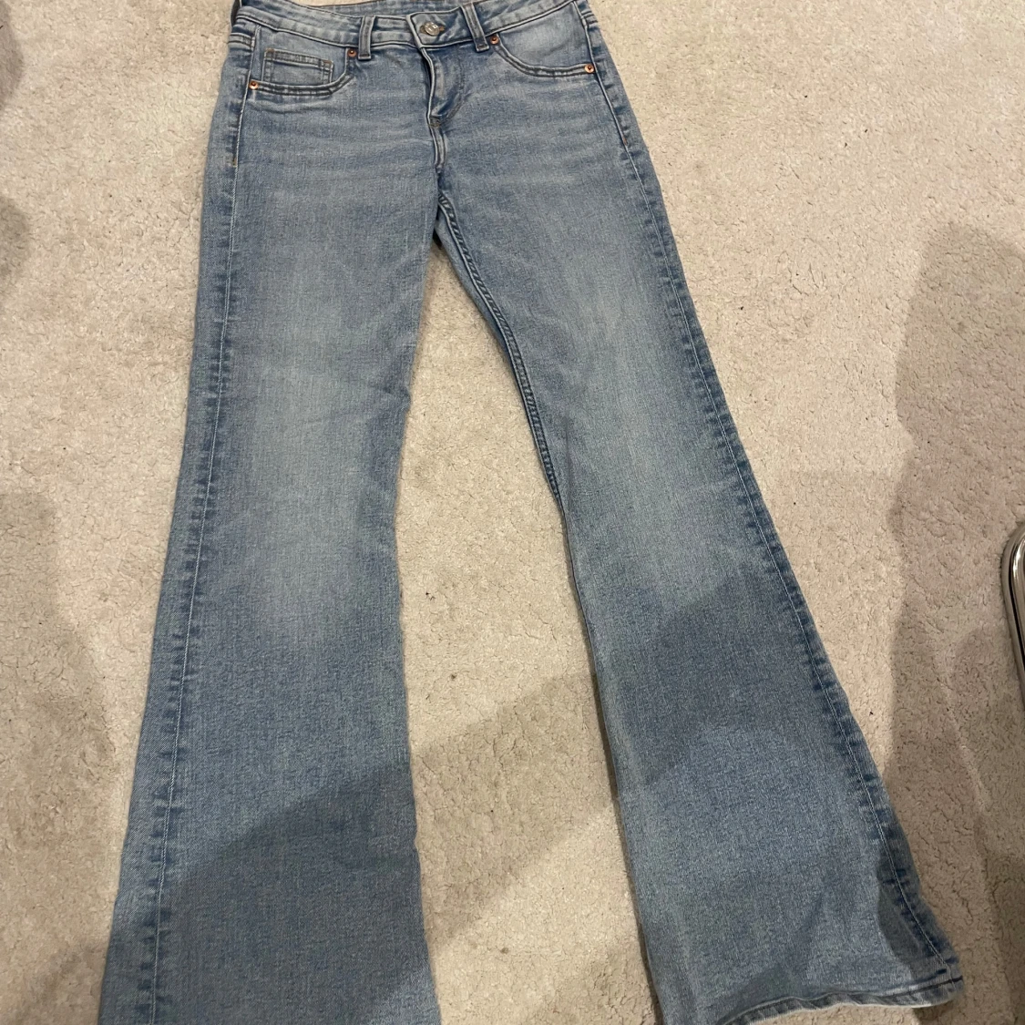 Blå bootcut jeans