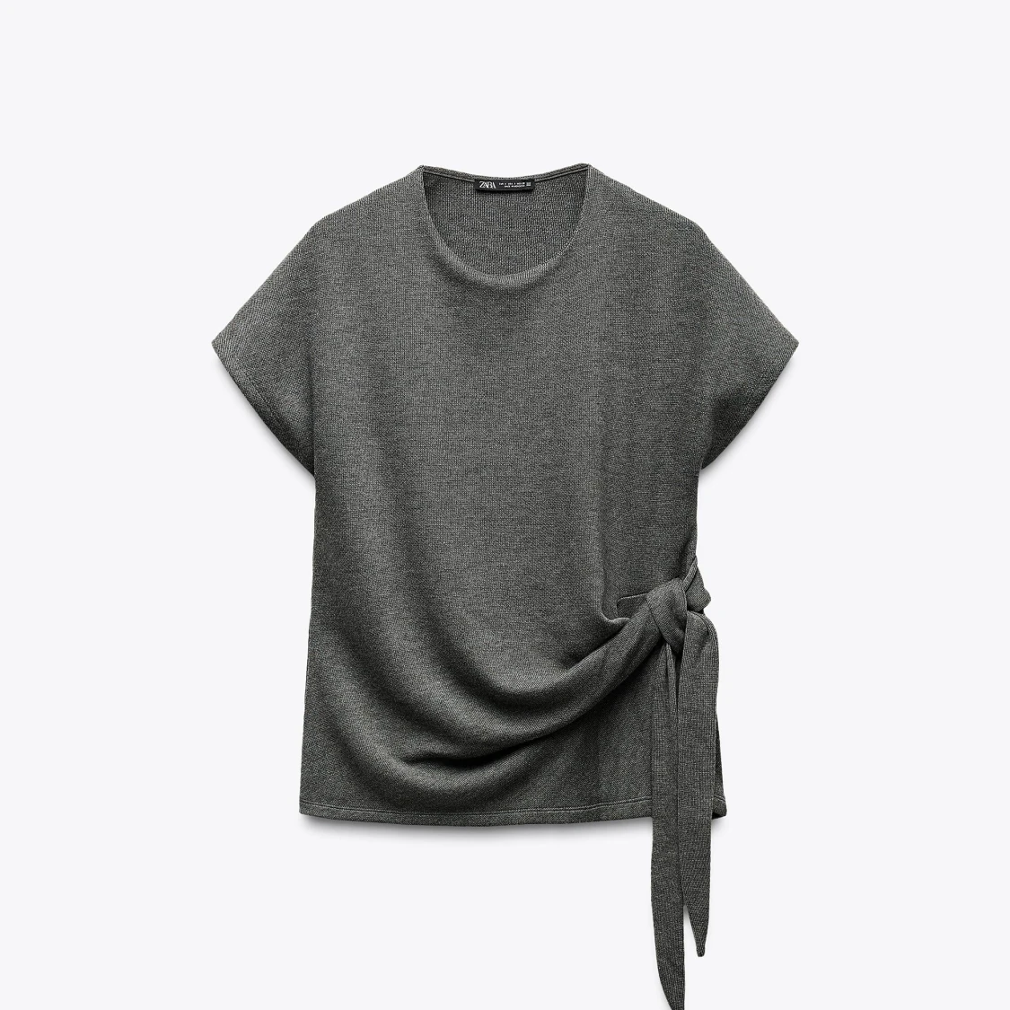 Grå topp med knytband i sidan