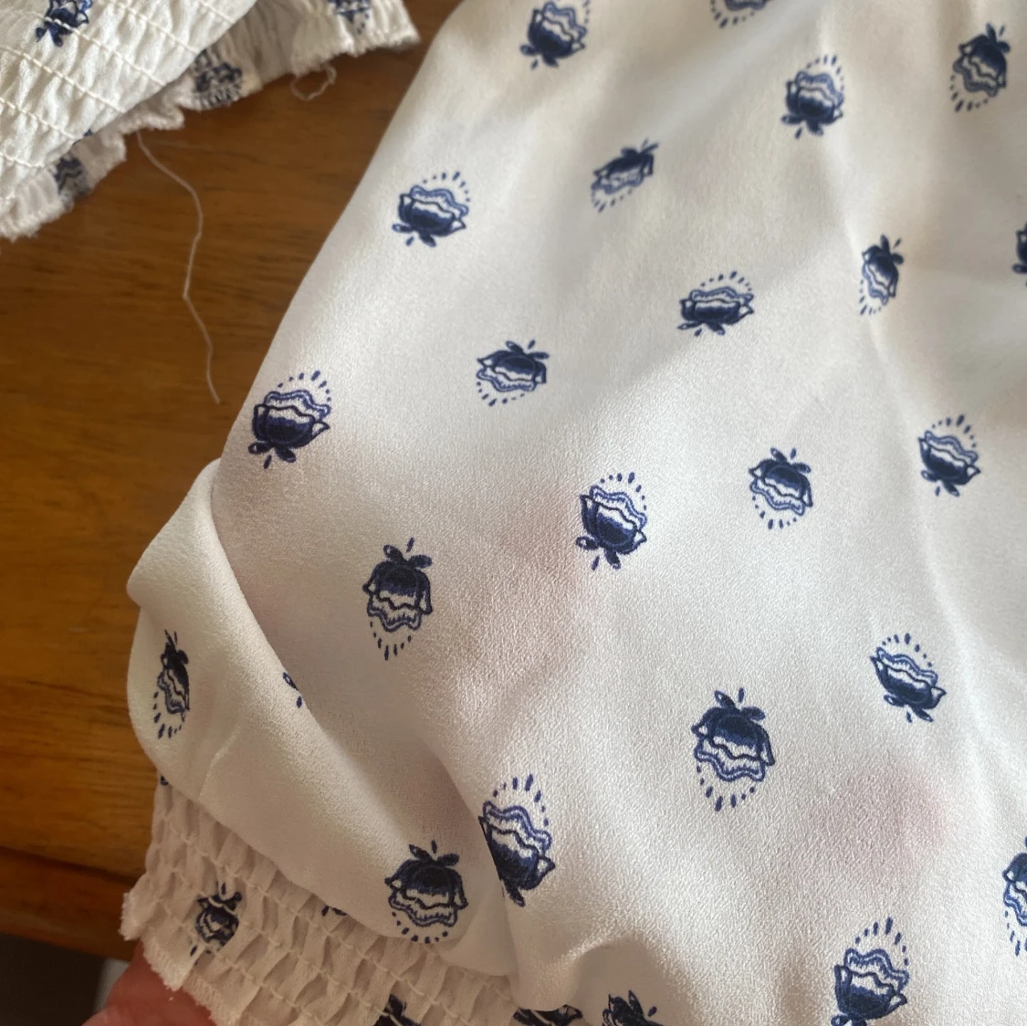 Offshoulder blus från KappAhl, vit/blå - 4