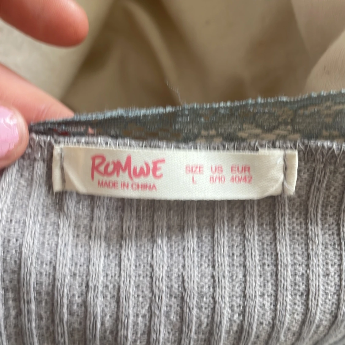 Grå ribbad topp med spets från Romwe - 1