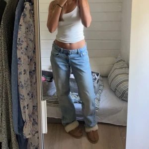 Blåa jeans  - Weekend arrow low jeans, använda men bra skick storlek W28 L32💕 Återpublicerad annons💕