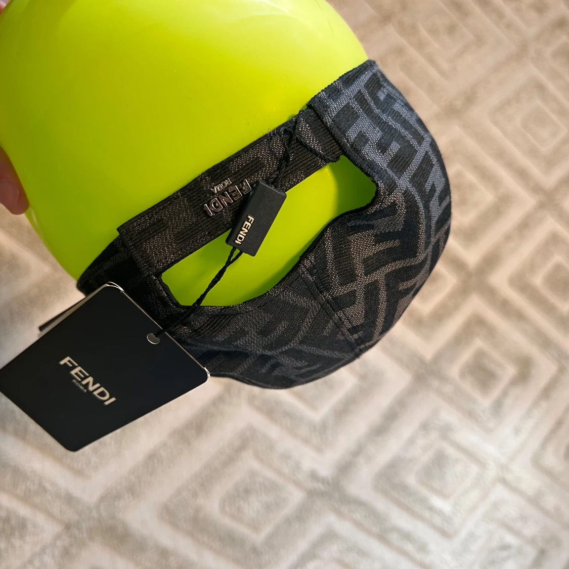 Svart keps från Fendi med monogram - 3