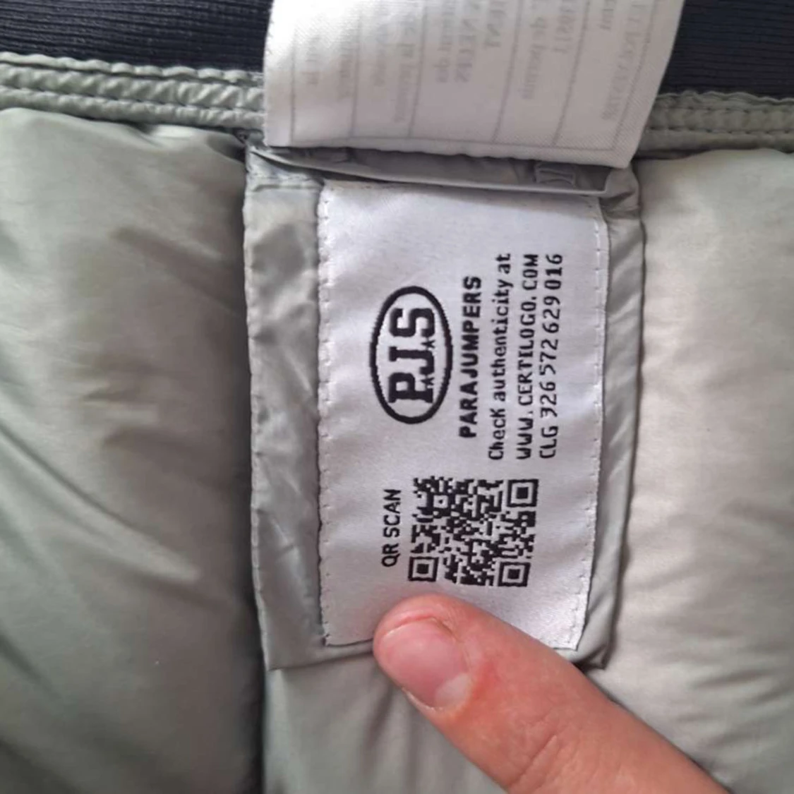 Svart dunväst från Parajumpers - 4