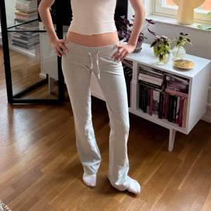 Lågmidjade mjukisbyxor - Söta mjukisbyxor med låg midja, modell är 170 cm lång💕