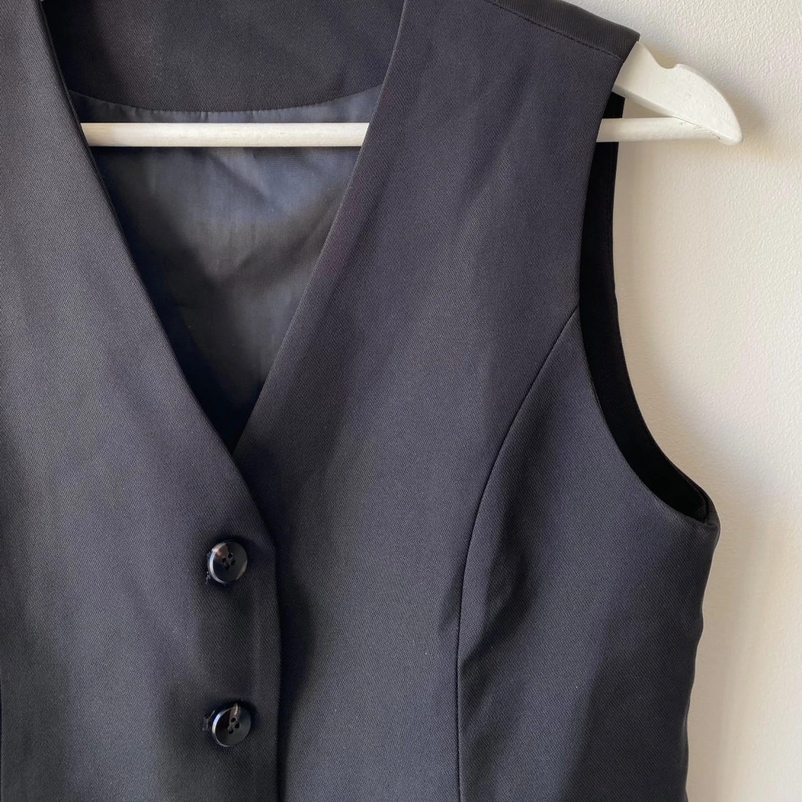 Svart kostymväst med knappar - 1