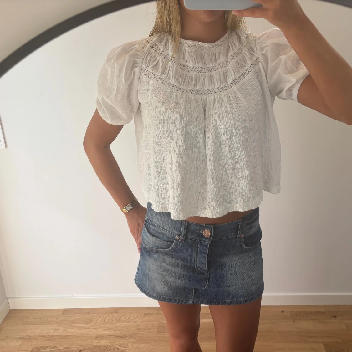 Vit blus med puffärmar - 1