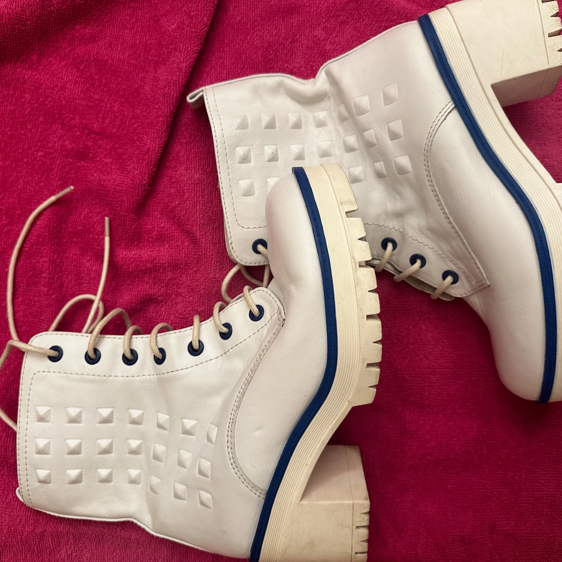 Vita boots med klack från KISSCAT - 3