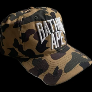 Bape keps  - Bape keps i camouflage färg. Bra skick och passar alla. Pris kan diskuteras