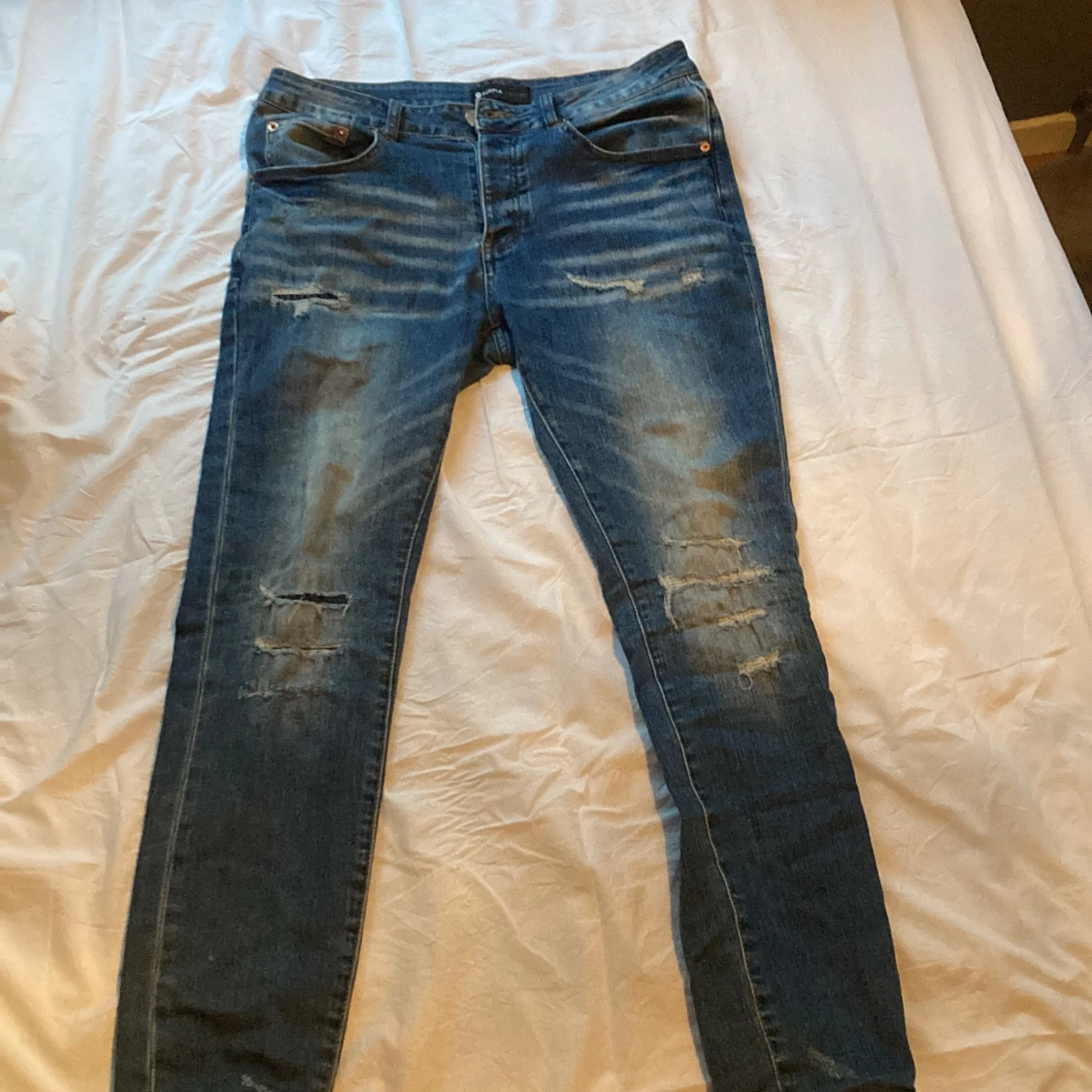Blå distressed jeans från Purple Brand