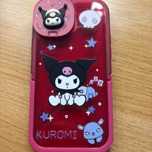 iPhone 12 kuromi skal - Den har använt typ 2-3 gånger. Det väldigt fin men lite scartch på spegeln :)