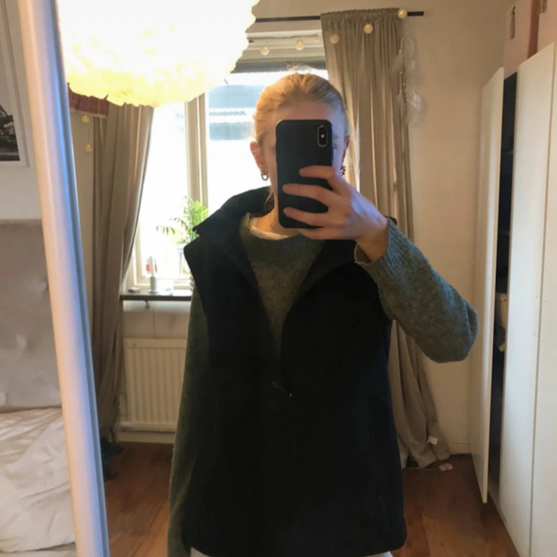 Svart väst med dragkedja