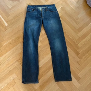 Nudie jeans  - Säljer dessa nudie straight fit jeans. Denna modell säljs inte längre så väldigt ovanliga. Skriv vid fler frågor och funderingar!