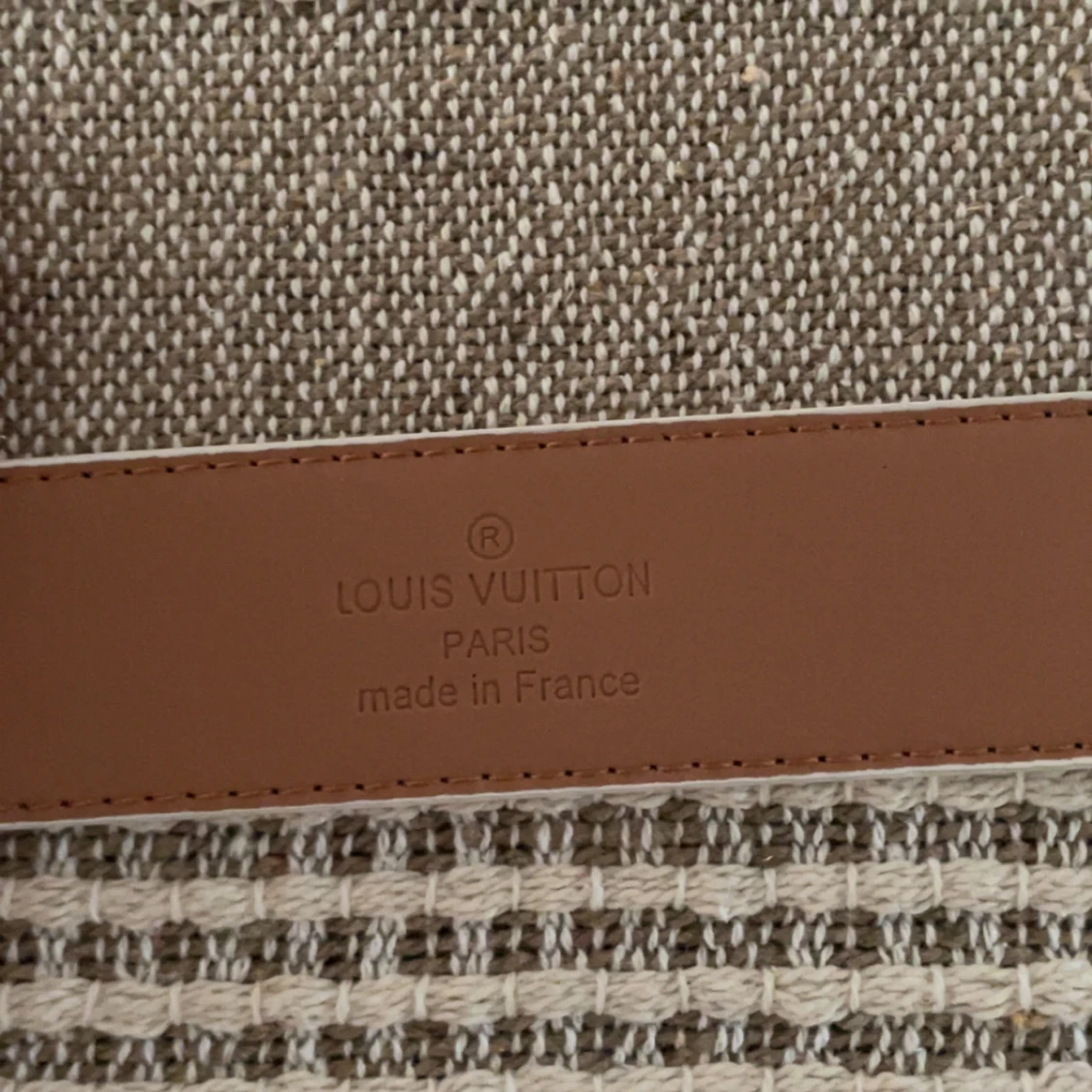 En vit och guld bälte  - 3