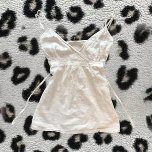 y2k fairycore babydoll topp - vintage y2k babydoll topp med knytning och justerbara axelband 🤍uppskattar storleken som M