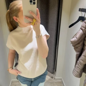Massimodutti stickad tröja  - Stickad tröja från Massimo dutti, endast använd fåtal gånger  🤍🤍