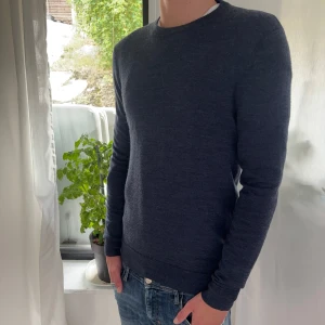 Merino tröja - Merinoull tröja från Kronstadts || Storlek S och han på bilden är 185cm || Nypris 700
