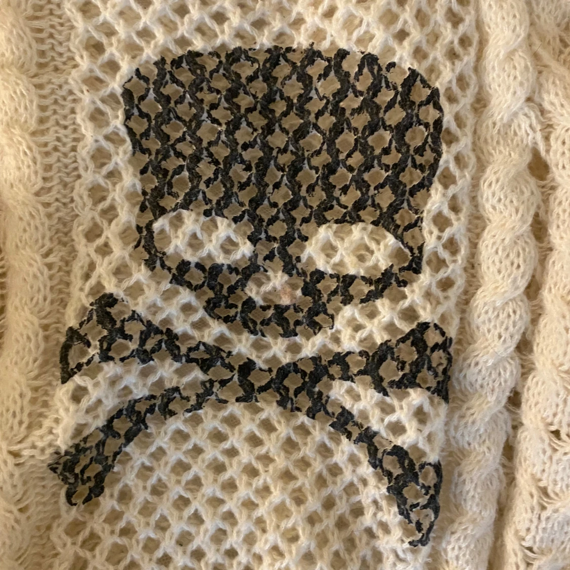 stickad tröja med dödskalle - 90