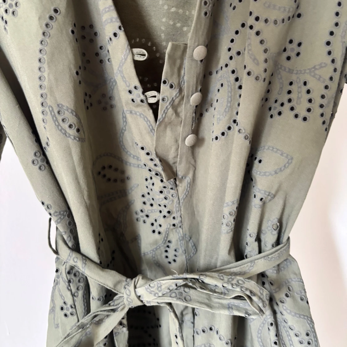 Olivgrön kortklänning från Zara - 3