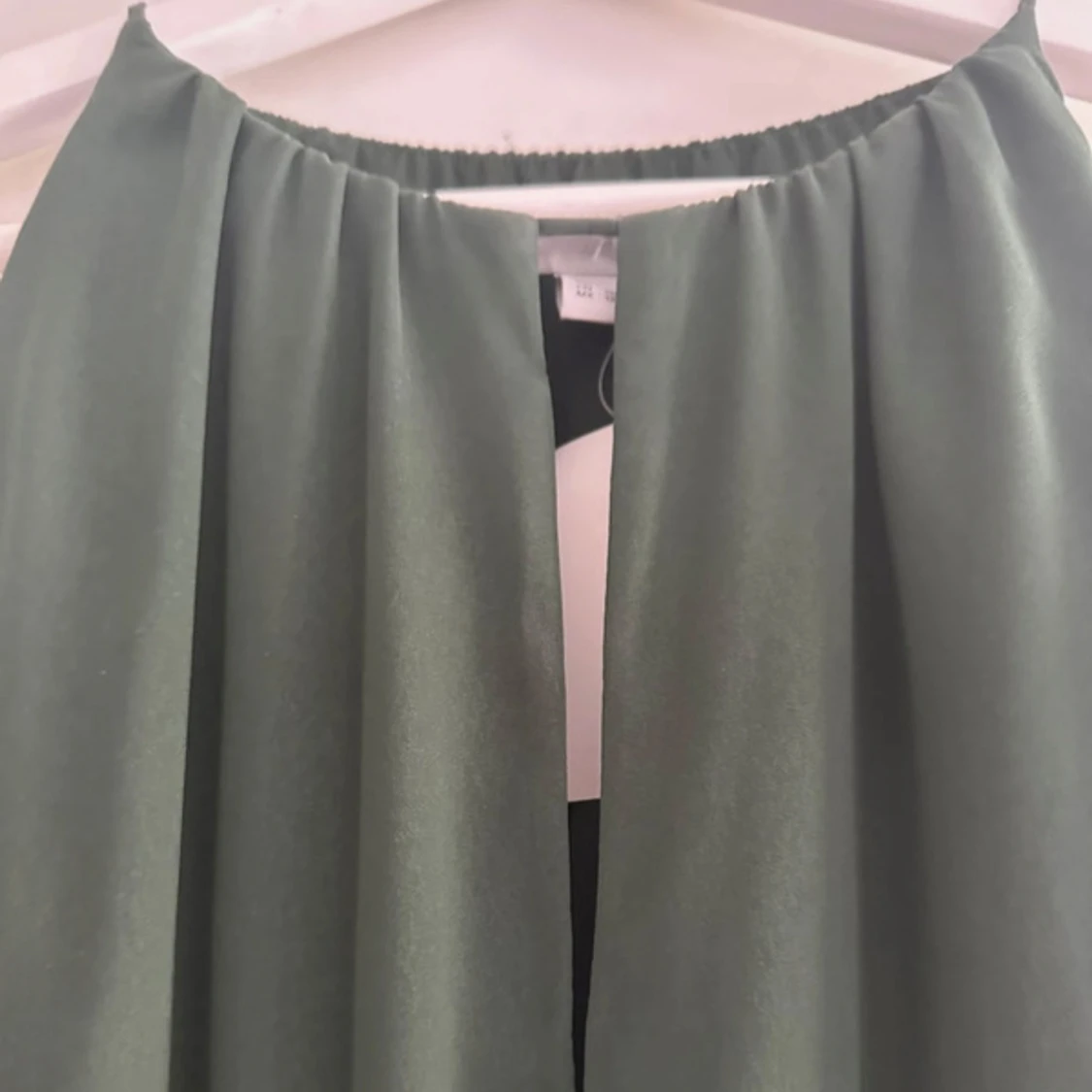 Mörkgrön långklänning med snörning - 3