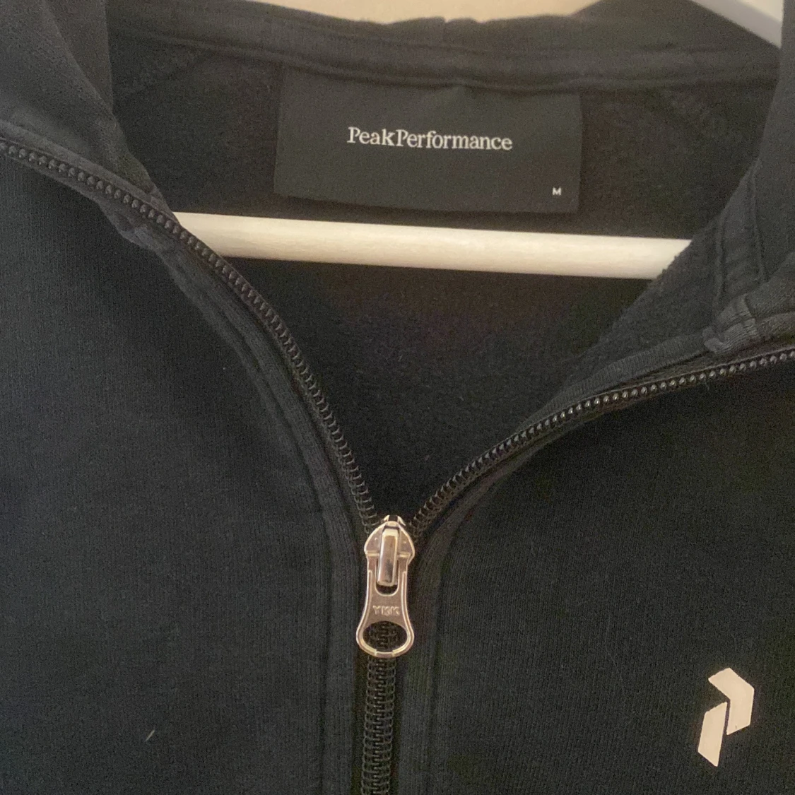 Svart hoodie från Peak Performance junior - 3