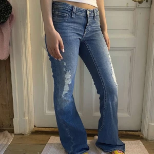 bootcut jeans  - slutsålda jeans från Gina Young 14+. Nyskick, storlek M. Nypris 430kr 💕
