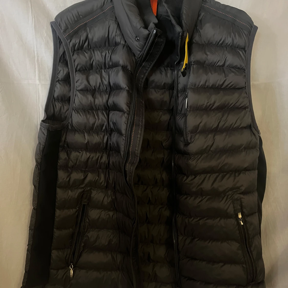 Svart dunväst från Parajumpers - 2